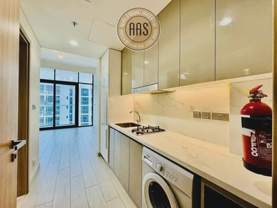 Best layout •• kitchen appliances •• chiller free •• spacious unit-4