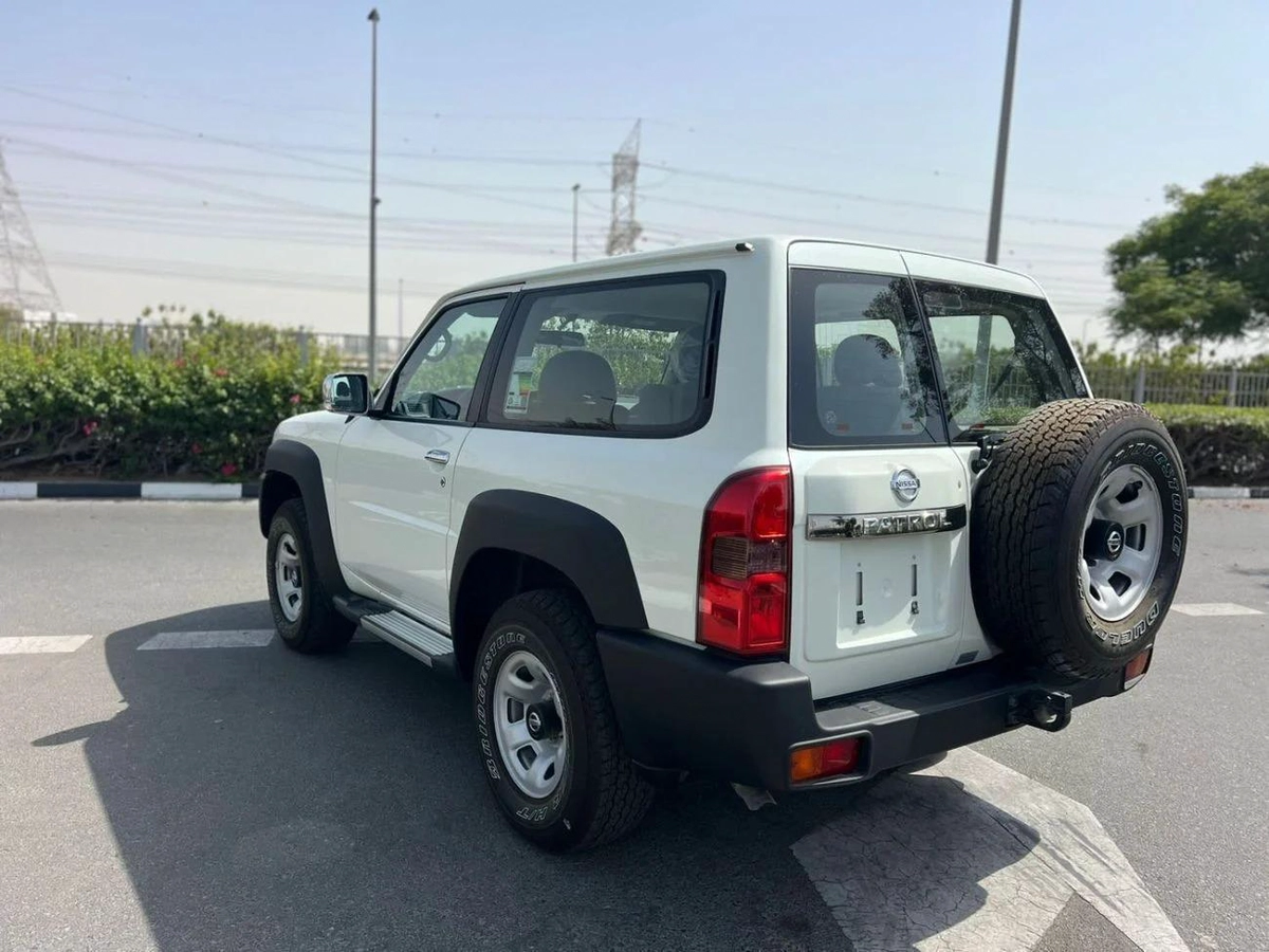 Nissan Patrol GL 4.8L M/T-4-4