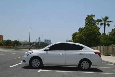 0% DP - APPLE CARPLAY - NISSAN SUNNY SV - GCC SPECS-4