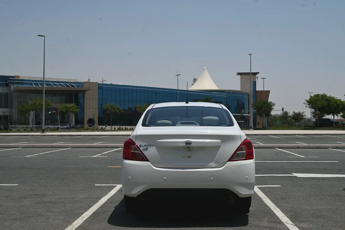 0% DP - APPLE CARPLAY - NISSAN SUNNY SV - GCC SPECS-3-3