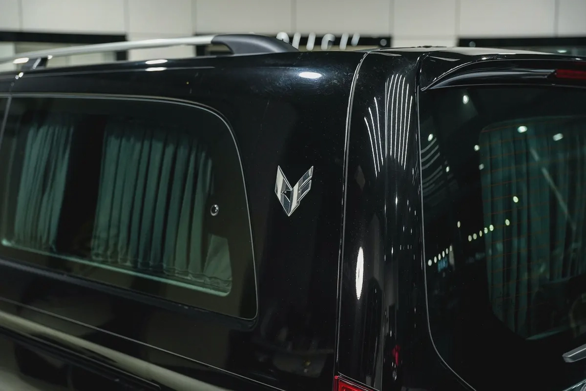 Brand New Mercedes-Benz V-Class FALCON 2024 | GCC Specs | Luxury 7-Seater-17-17