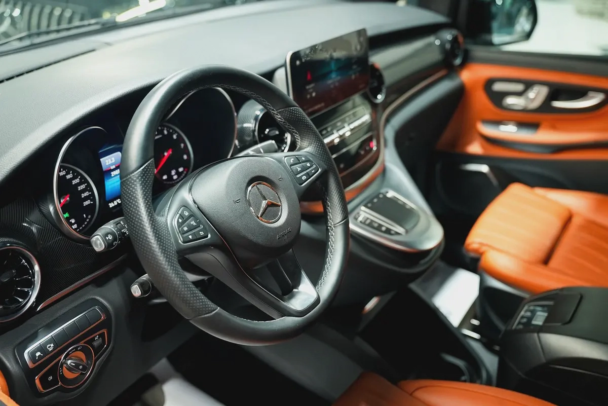 Brand New Mercedes-Benz V-Class FALCON 2024 | GCC Specs | Luxury 7-Seater-8-8