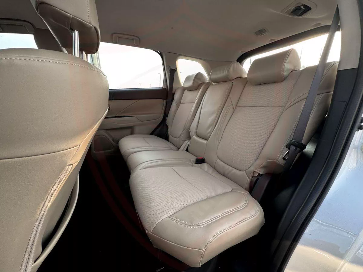 Mitsubishi Outlander GLX HIGHLINE LEATHER Mitsubishi Outlander | 2.5 L | 2020 | GCC | Accident-Free | In Excellent Condition | 655 P.M-10-0