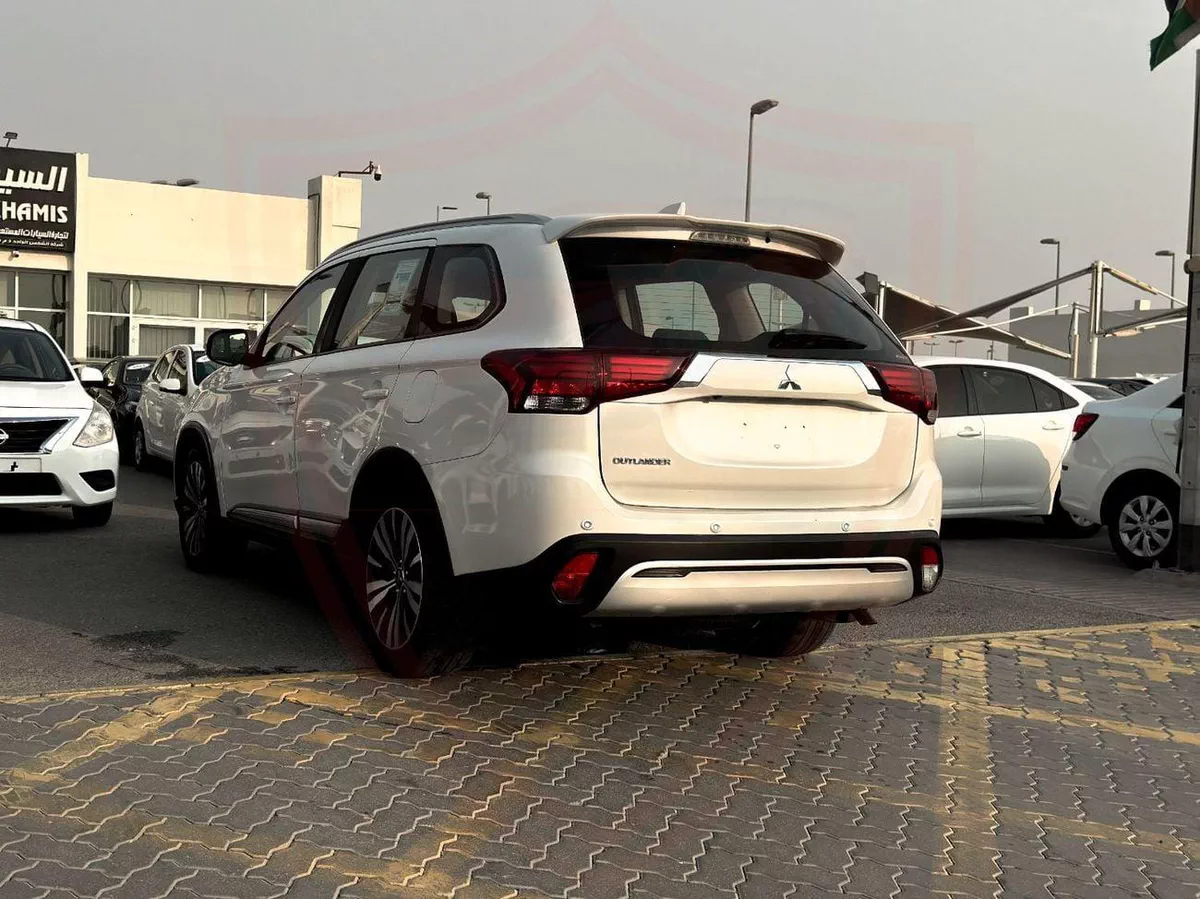 Mitsubishi Outlander GLX HIGHLINE LEATHER Mitsubishi Outlander | 2.5 L | 2020 | GCC | Accident-Free | In Excellent Condition | 655 P.M-4-0