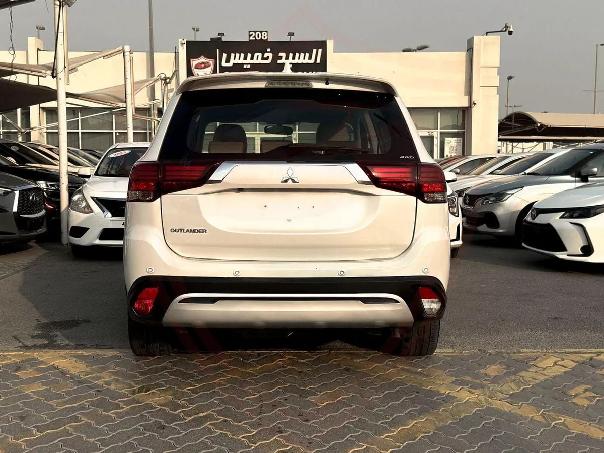 Mitsubishi Outlander GLX HIGHLINE LEATHER Mitsubishi Outlander | 2.5 L | 2020 | GCC | Accident-Free | In Excellent Condition | 655 P.M-5-0
