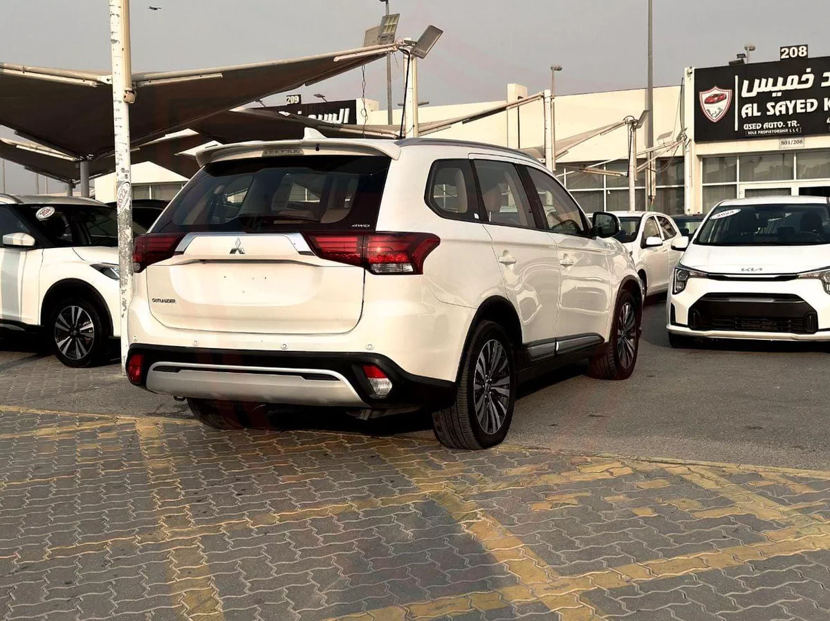 Mitsubishi Outlander GLX HIGHLINE LEATHER Mitsubishi Outlander | 2.5 L | 2020 | GCC | Accident-Free | In Excellent Condition | 655 P.M-6-0