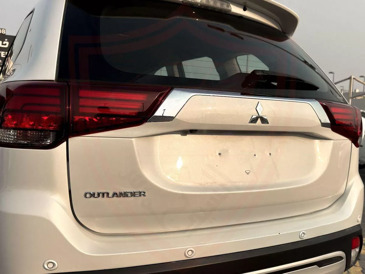 Mitsubishi Outlander GLX HIGHLINE LEATHER Mitsubishi Outlander | 2.5 L | 2020 | GCC | Accident-Free | In Excellent Condition | 655 P.M-7-0