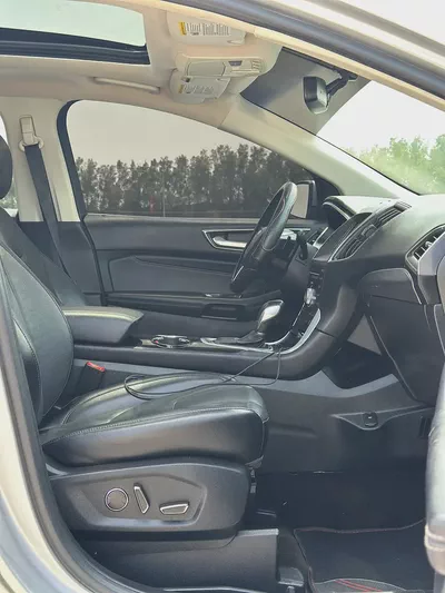 | 2.0L Turbo | Ford Edge Titanium | 2018 | CLEAN CAR | 164,000 km | Silver / Black-11