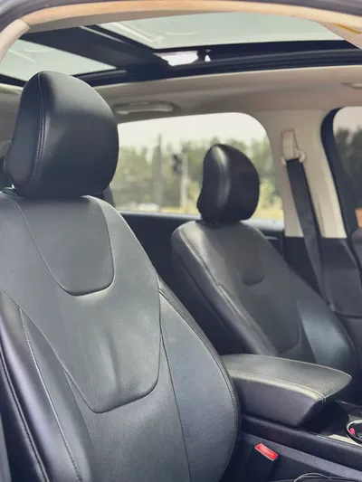 | 2.0L Turbo | Ford Edge Titanium | 2018 | CLEAN CAR | 164,000 km | Silver / Black-12
