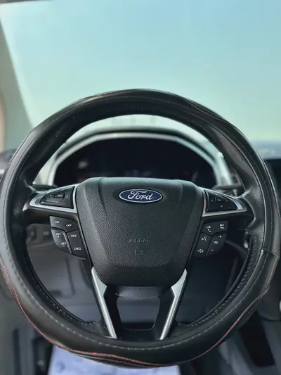 | 2.0L Turbo | Ford Edge Titanium | 2018 | CLEAN CAR | 164,000 km | Silver / Black-7