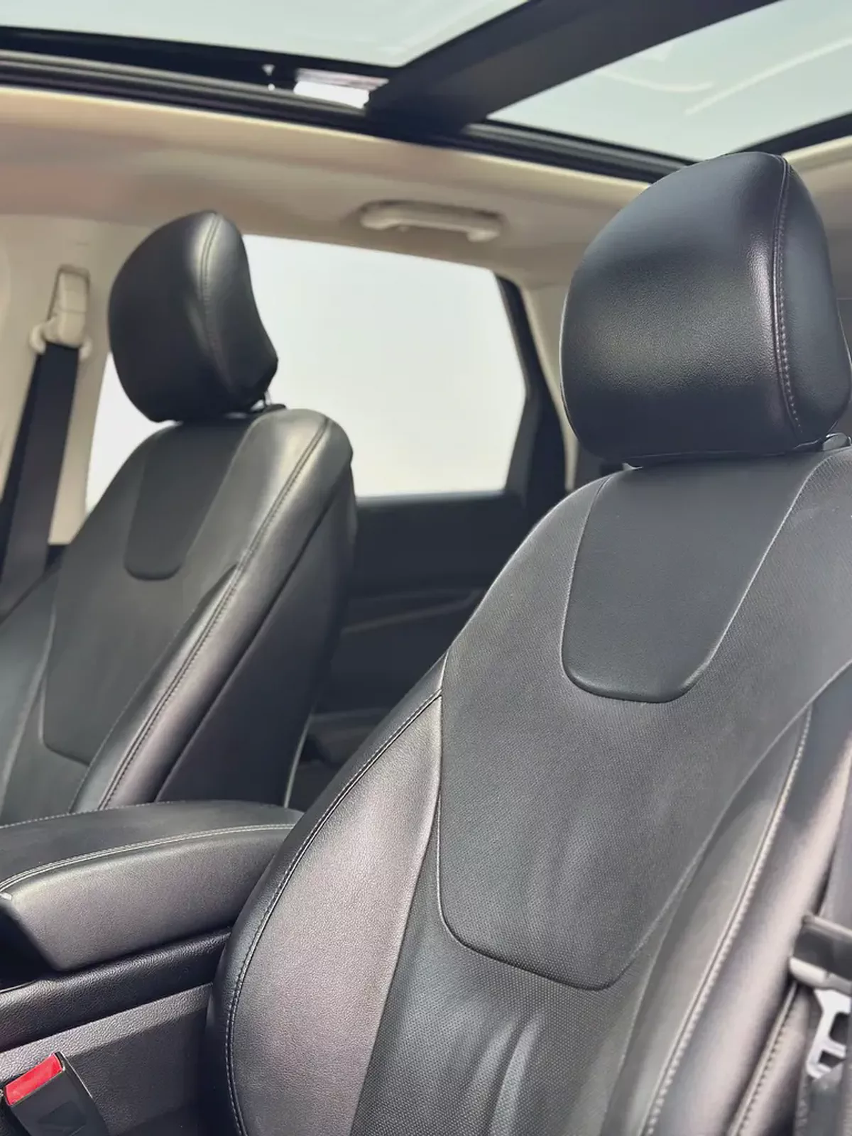 | 2.0L Turbo | Ford Edge Titanium | 2018 | CLEAN CAR | 164,000 km | Silver / Black-10-10