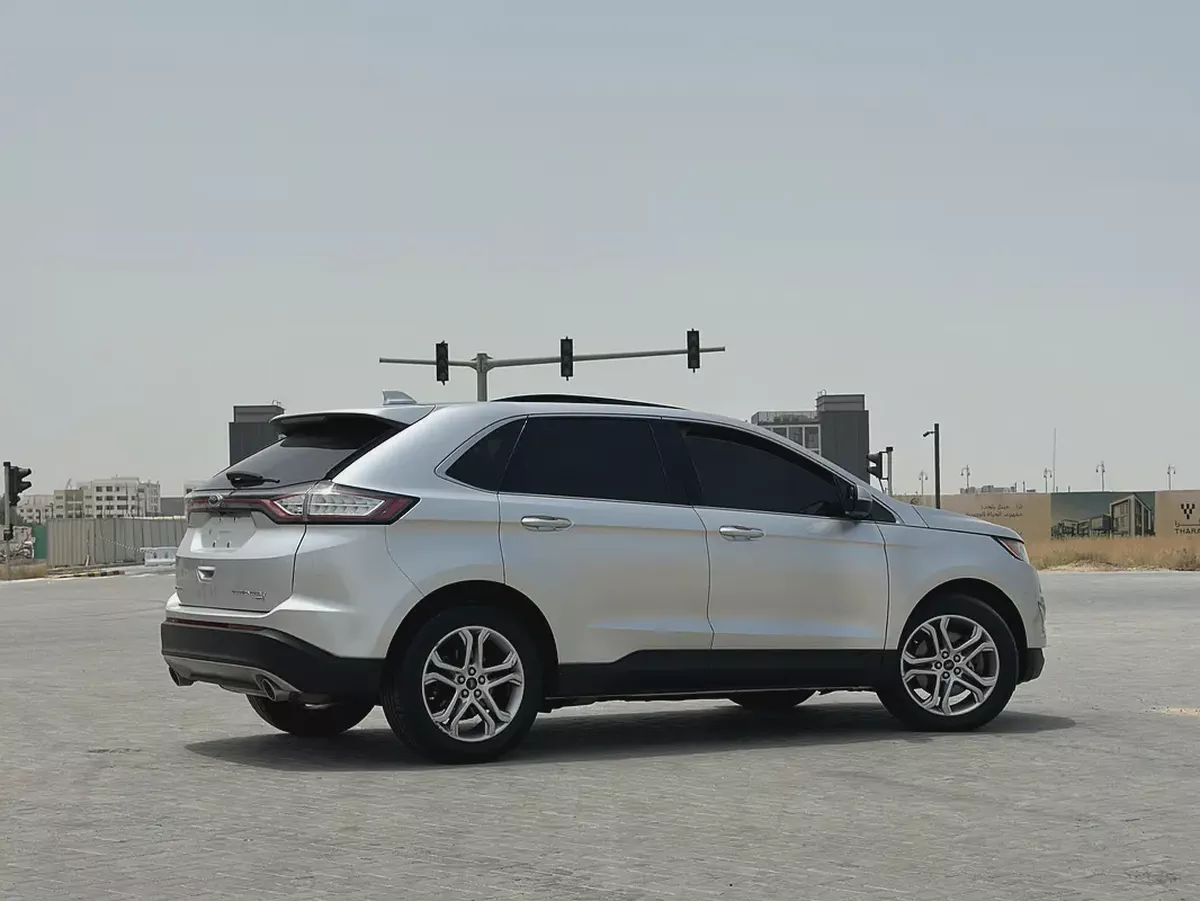 | 2.0L Turbo | Ford Edge Titanium | 2018 | CLEAN CAR | 164,000 km | Silver / Black-5-5