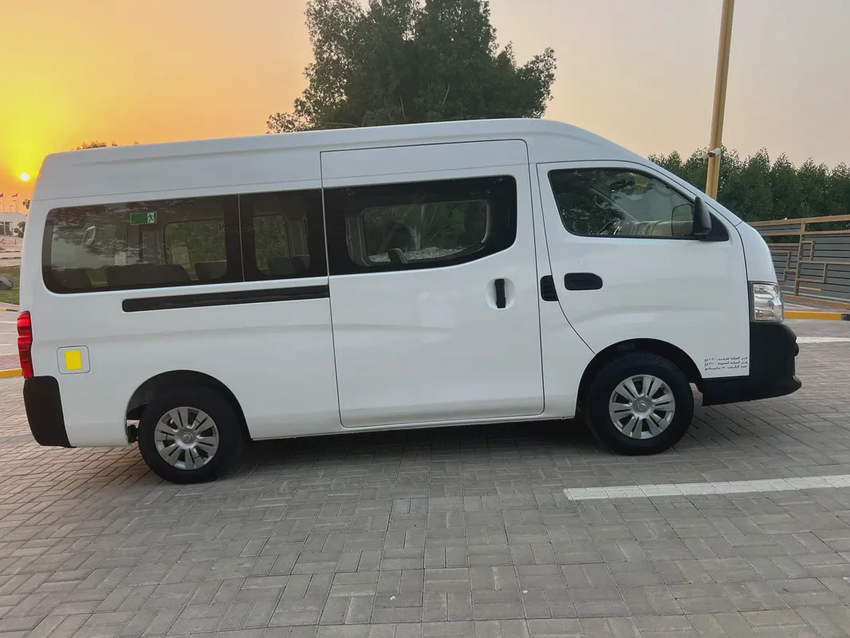 Nissan urvan 2022 very good condition-2-2
