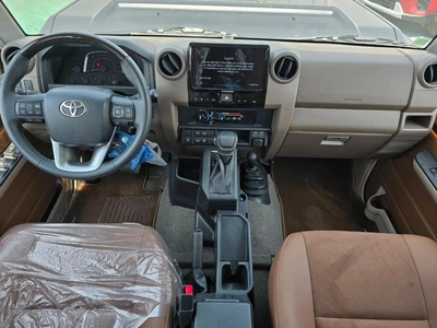 Toyota Land Cruiser 70 LX V6 4.0-1