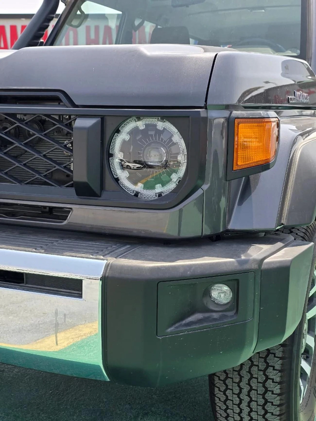 Toyota Land Cruiser 70 LX V6 4.0-5-5