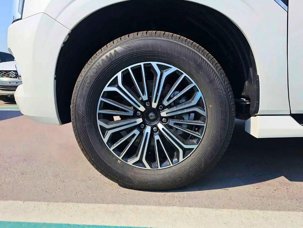 Nissan Patrol NISSAN PATROL SE PLATINUM || FULL OPTION | PETROL AT 3.8L V6 4WD (CODE # NPSEP) PLATINUM WHITE 2026-10-0