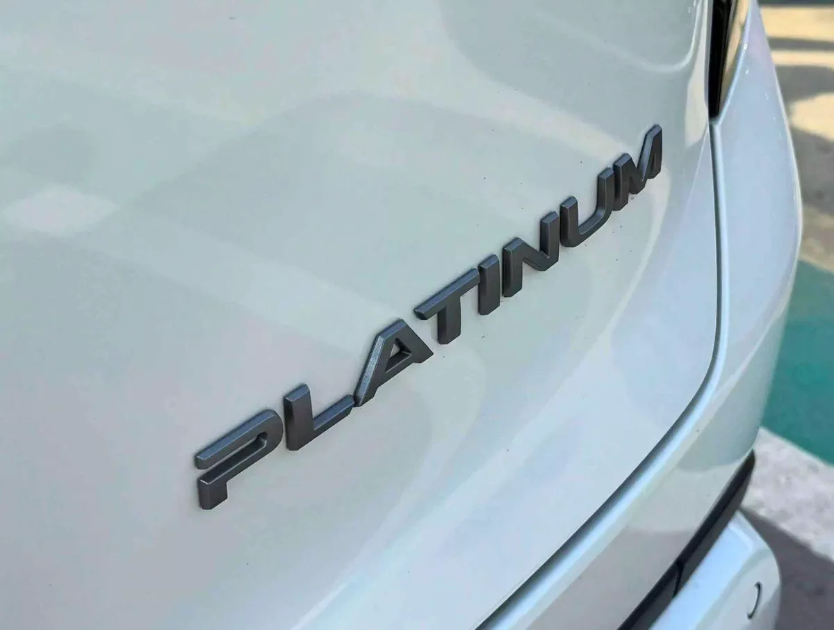 Nissan Patrol NISSAN PATROL SE PLATINUM || FULL OPTION | PETROL AT 3.8L V6 4WD (CODE # NPSEP) PLATINUM WHITE 2026-3-0