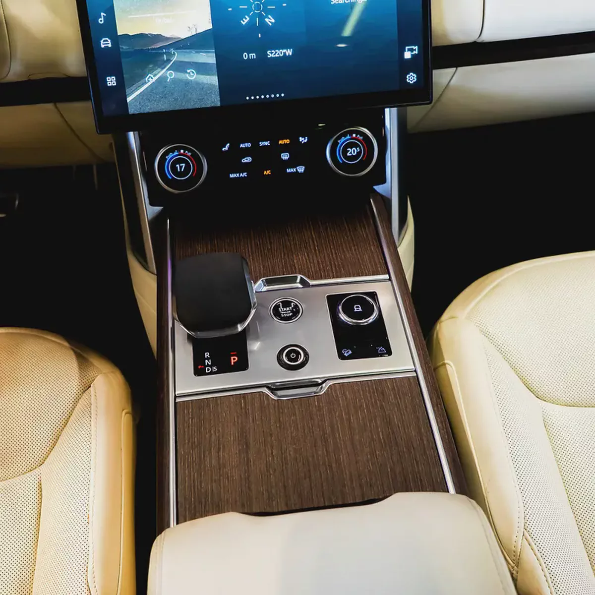 AED 6,324 P.M • 0% Downpayment • Range Rover SE P400 • Agency Warranty-12-12