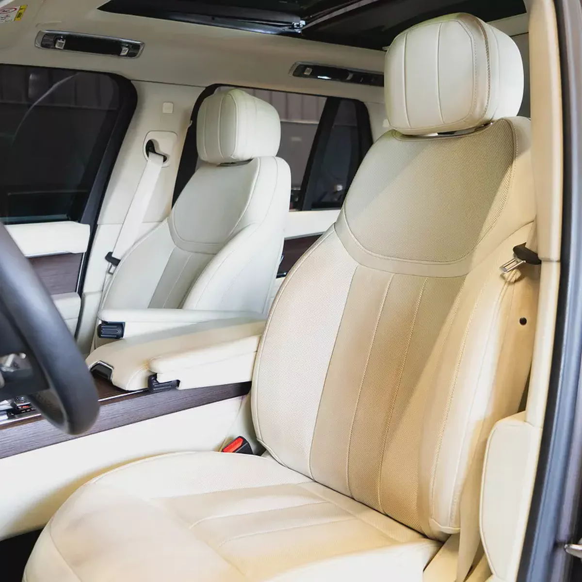 AED 6,324 P.M • 0% Downpayment • Range Rover SE P400 • Agency Warranty-13-13