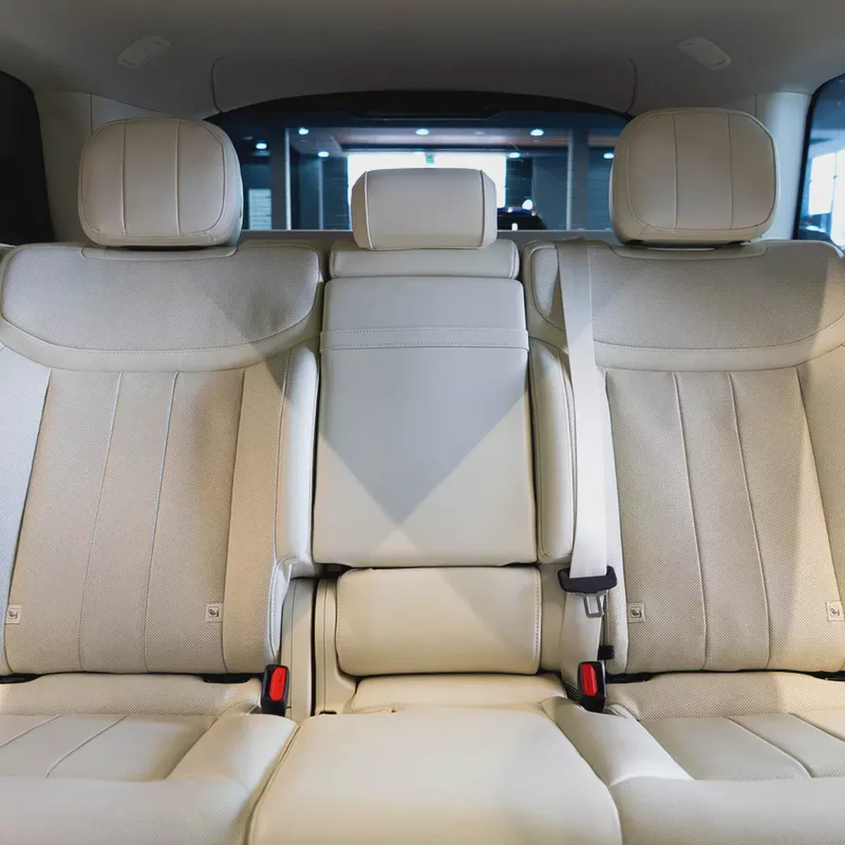 AED 6,324 P.M • 0% Downpayment • Range Rover SE P400 • Agency Warranty-15-15