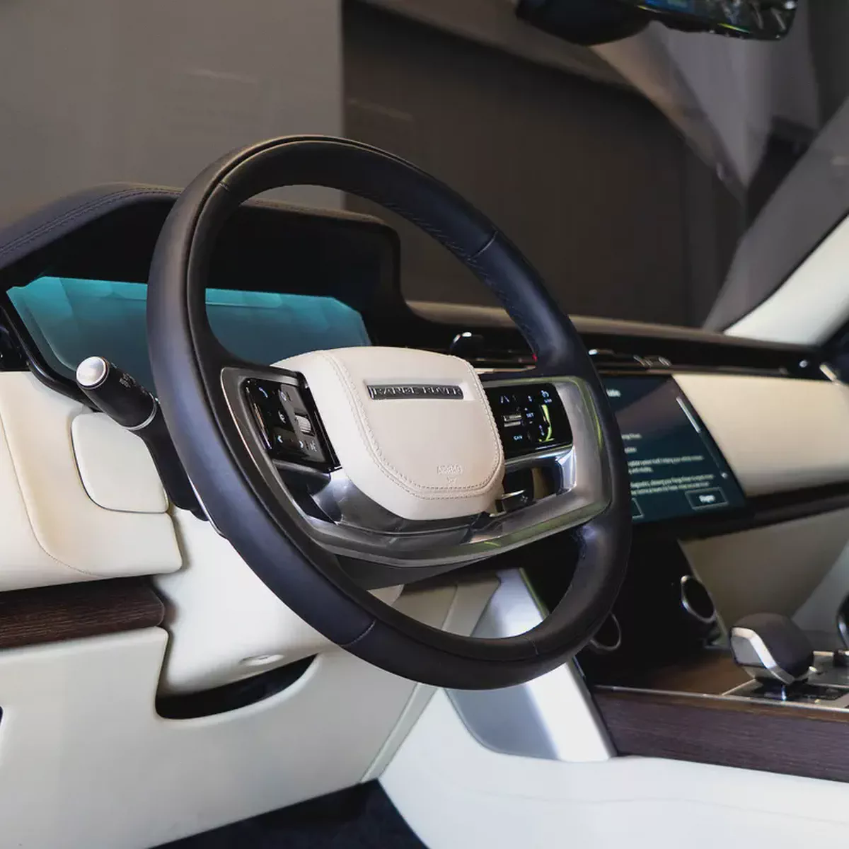 AED 6,324 P.M • 0% Downpayment • Range Rover SE P400 • Agency Warranty-8-8