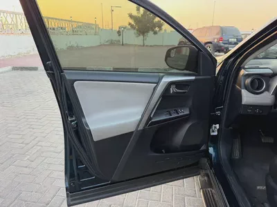 Toyota Rav 4 XLE 2017 - American Specs - Excellent Condition KM IS NOT ORIGINAL-8