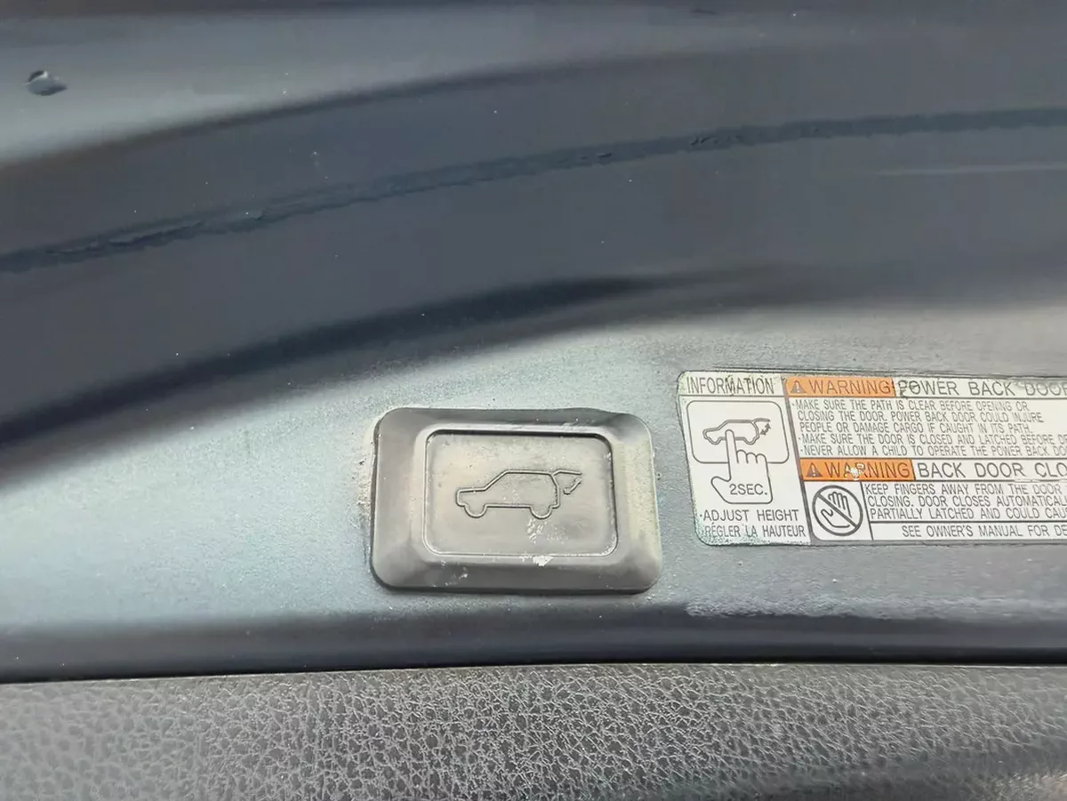 Toyota Rav 4 XLE 2017 - American Specs - Excellent Condition KM IS NOT ORIGINAL-11-11