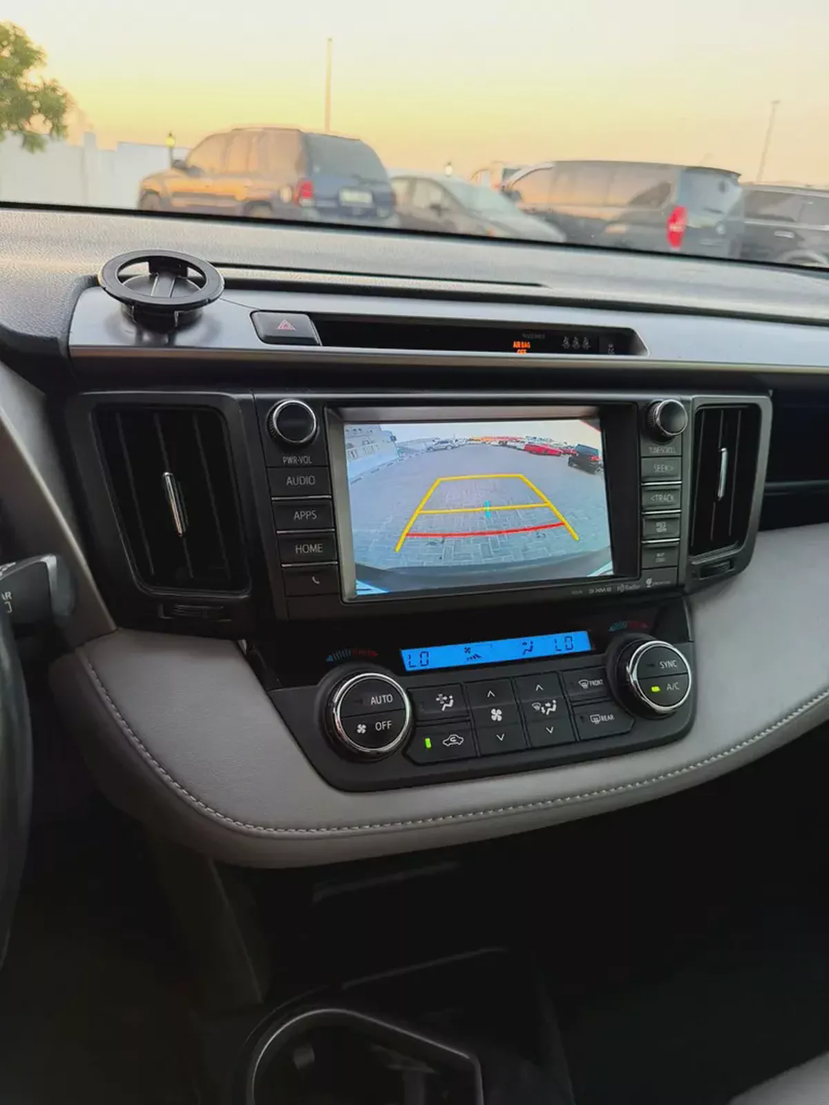 Toyota Rav 4 XLE 2017 - American Specs - Excellent Condition KM IS NOT ORIGINAL-13-13