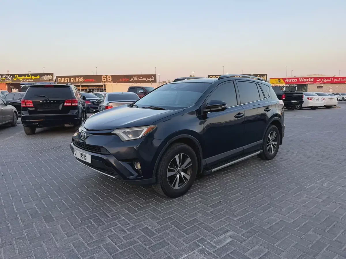 Toyota Rav 4 XLE 2017 - American Specs - Excellent Condition KM IS NOT ORIGINAL-1-1