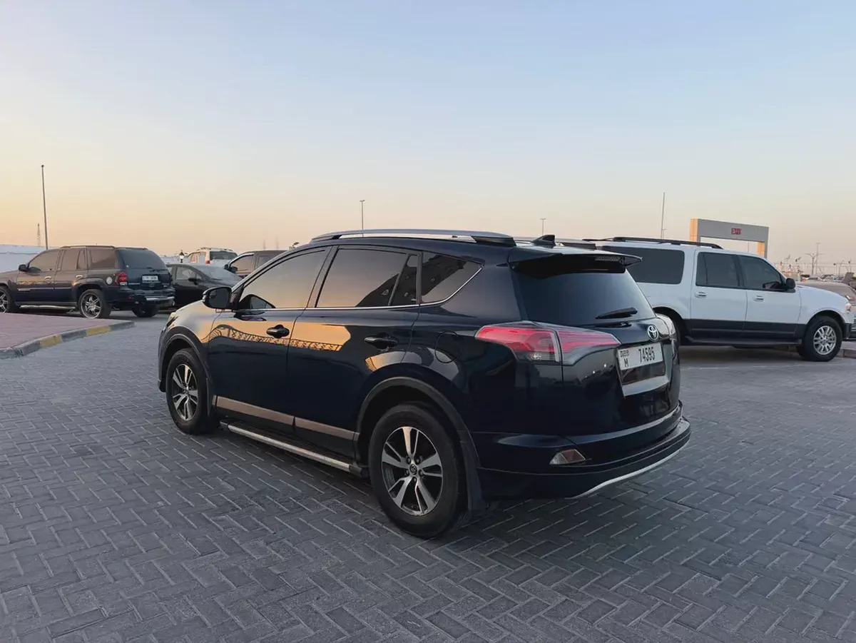 Toyota Rav 4 XLE 2017 - American Specs - Excellent Condition KM IS NOT ORIGINAL-3-3