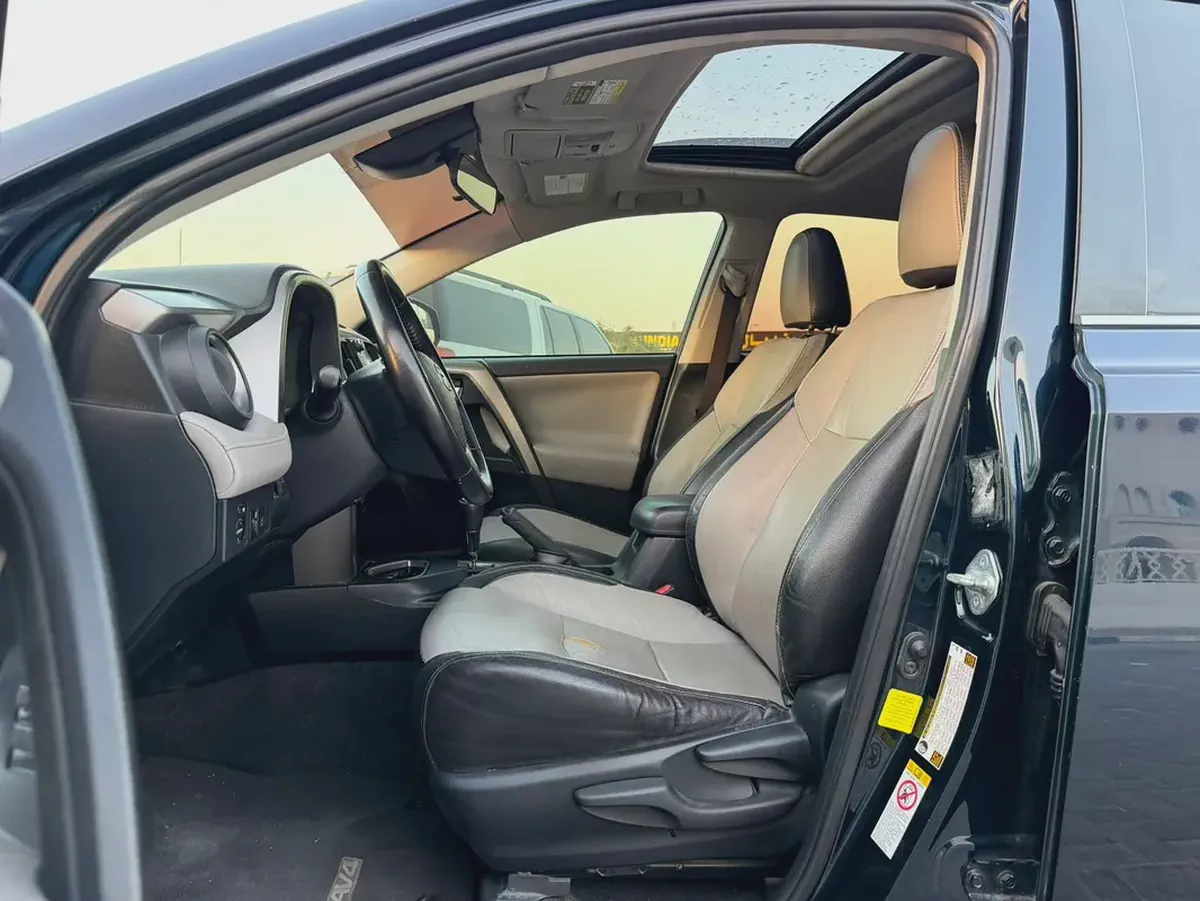 Toyota Rav 4 XLE 2017 - American Specs - Excellent Condition KM IS NOT ORIGINAL-5-5