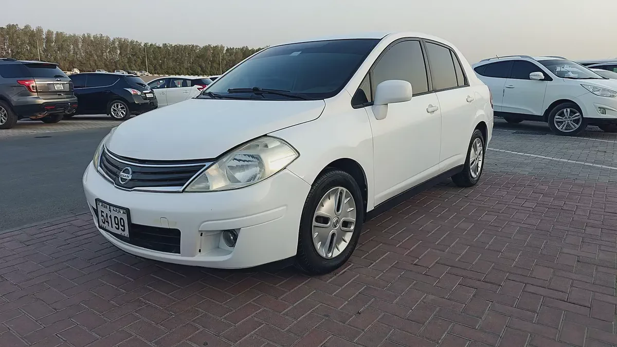 Nissan Tiida 2012 GCC Specs - Reliable Hatchback in Excellent Condition-1-1