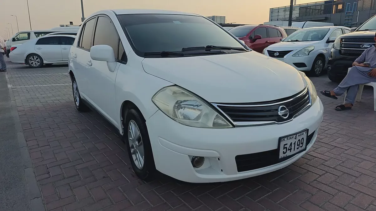 Nissan Tiida 2012 GCC Specs - Reliable Hatchback in Excellent Condition-2-2