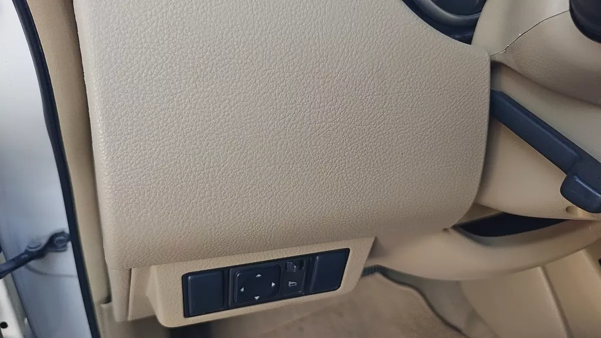 Nissan Tiida 2012 GCC Specs - Reliable Hatchback in Excellent Condition-7-7