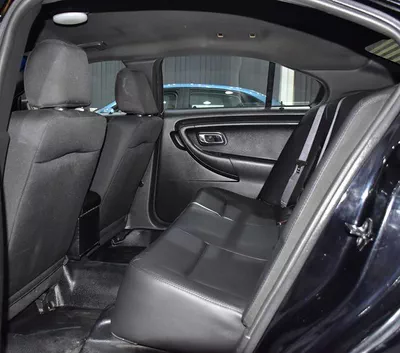 Ford Taurus ( 2015 Model ) in Black Colo...-7