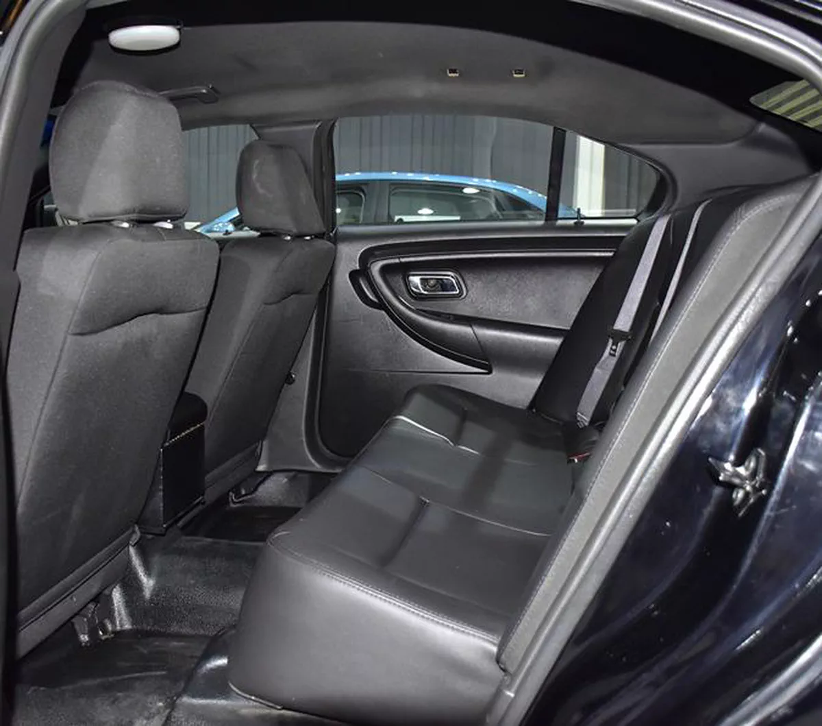 Ford Taurus ( 2015 Model ) in Black Colo...-7-7