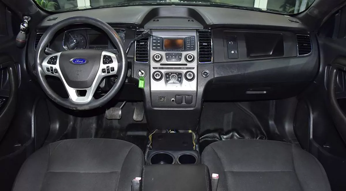 Ford Taurus ( 2015 Model ) in Black Colo...-12-12