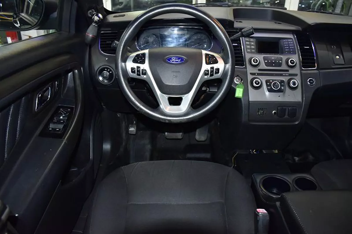 Ford Taurus ( 2015 Model ) in Black Colo...-9-9