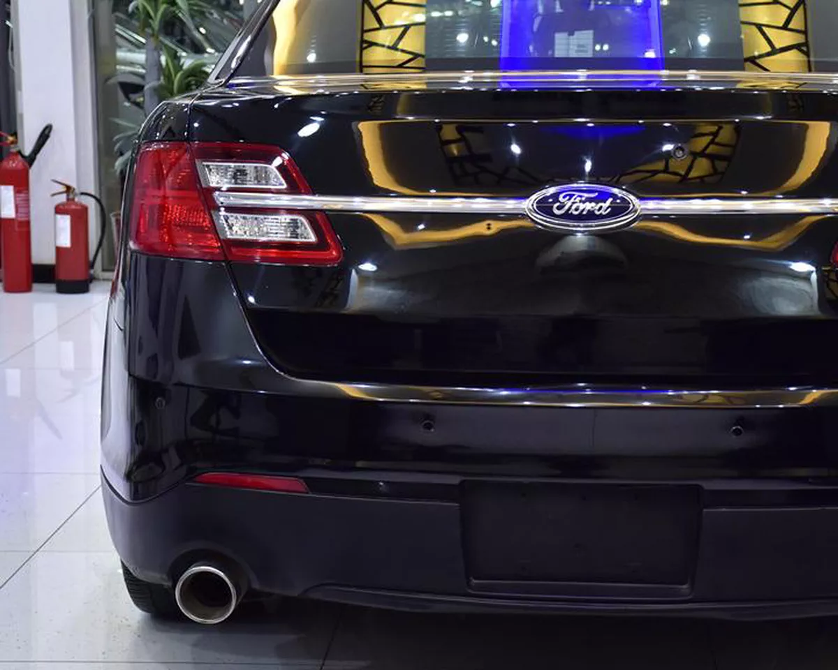 Ford Taurus ( 2015 Model ) in Black Colo...-4-4