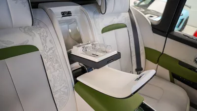 Rolls Royce Cullinan STD Rolls Royce Cullinan - Silver Badge - 2026-10