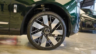 Rolls Royce Cullinan STD Rolls Royce Cullinan - Silver Badge - 2026-19