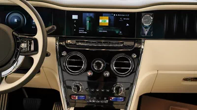 Rolls Royce Cullinan STD Rolls Royce Cullinan - Silver Badge - 2026-5