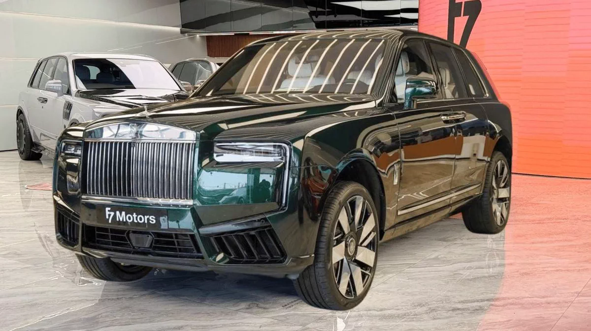 Rolls Royce Cullinan STD Rolls Royce Cullinan - Silver Badge - 2026-2-0