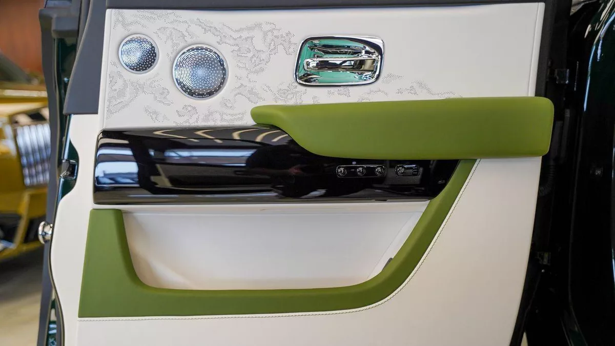 Rolls Royce Cullinan STD Rolls Royce Cullinan - Silver Badge - 2026-8-0