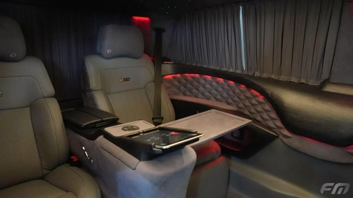 Mercedes Benz V300 AVANTGARDE VIP BUSINESS VAN –  FULL LUXURY OPTION | BRAND NEW | GCC | 2025-17-0