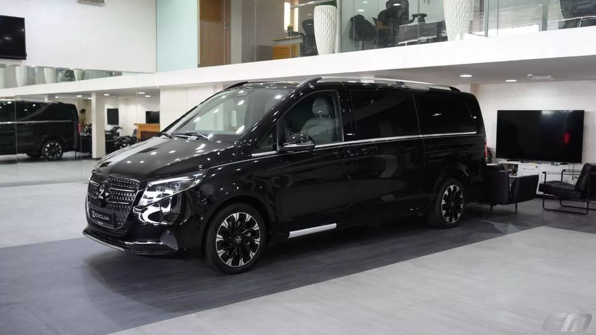 Mercedes Benz V300 AVANTGARDE VIP BUSINESS VAN –  FULL LUXURY OPTION | BRAND NEW | GCC | 2025-2-0