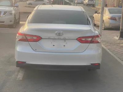 Toyota Camry 2020 White-11