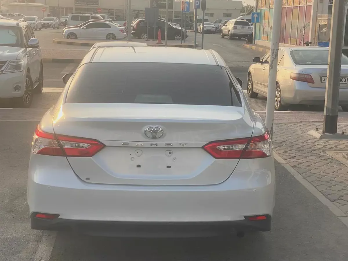 Toyota Camry 2020 White-10-10
