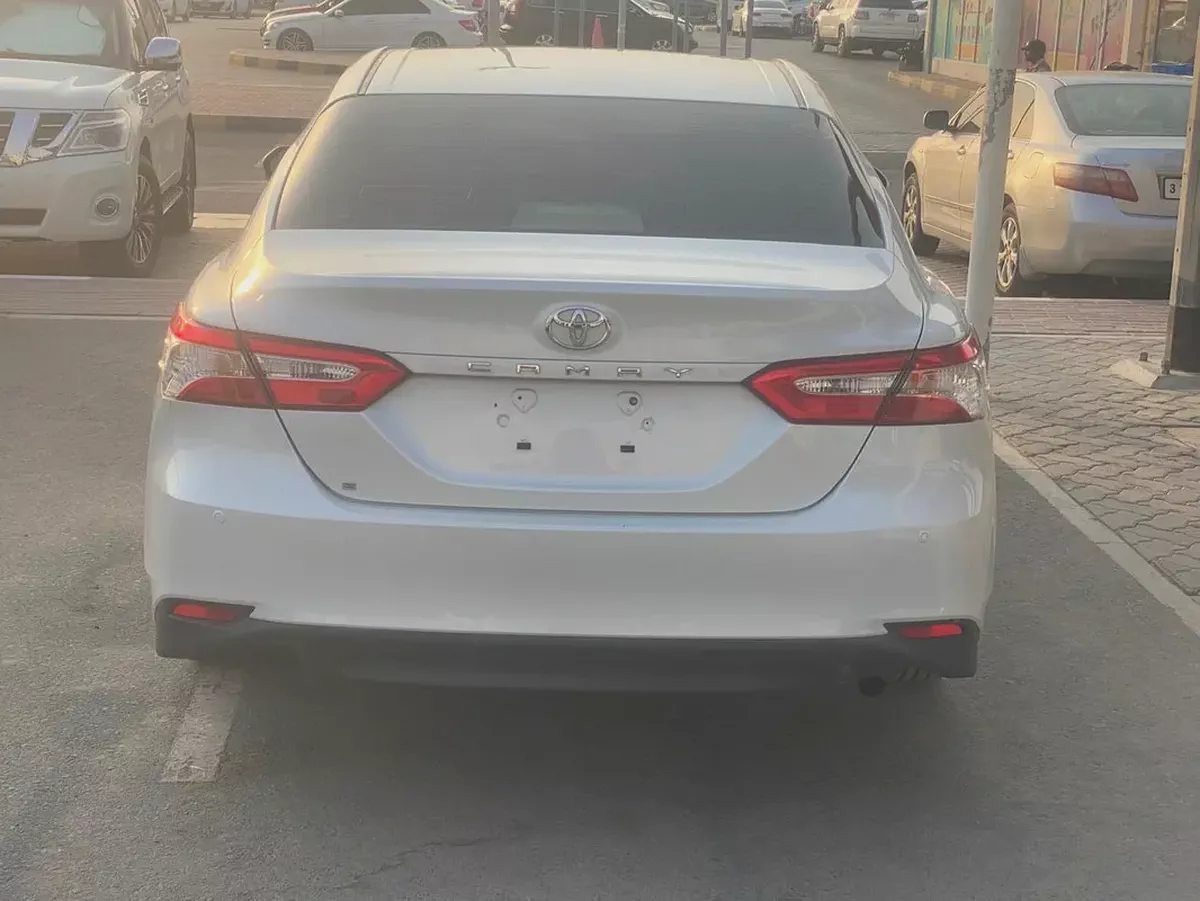 Toyota Camry 2020 White-11-11