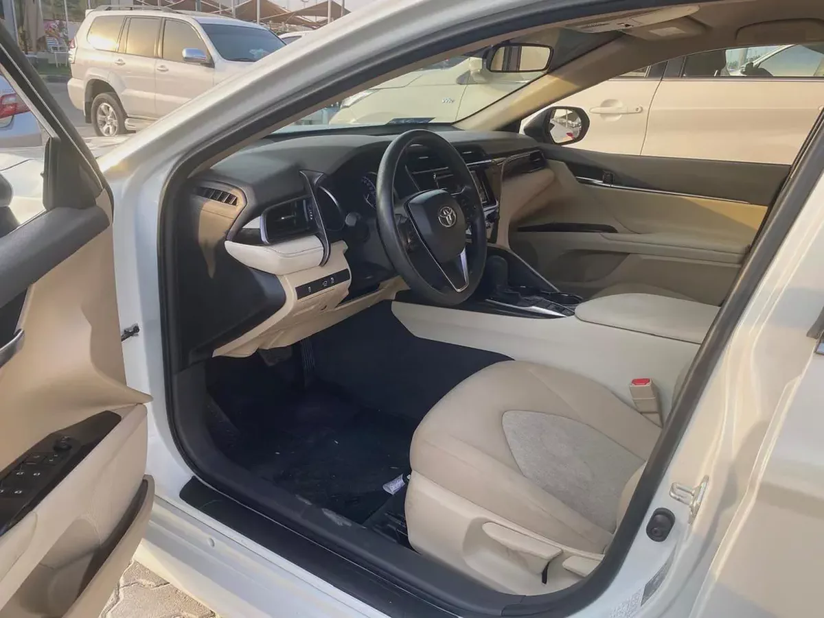 Toyota Camry 2020 White-13-13
